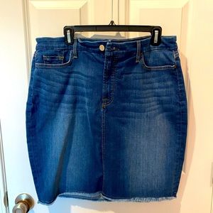 Short denim skirt with unfinished hem.